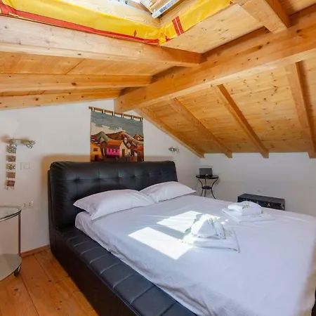 Hintown Su Per La Creuza In Collina A Santilario